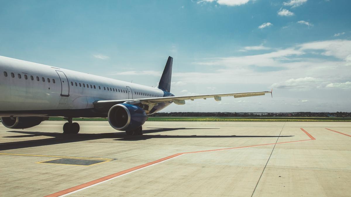 avion romanesc sechestrat trei zile franta permisiune decolare 