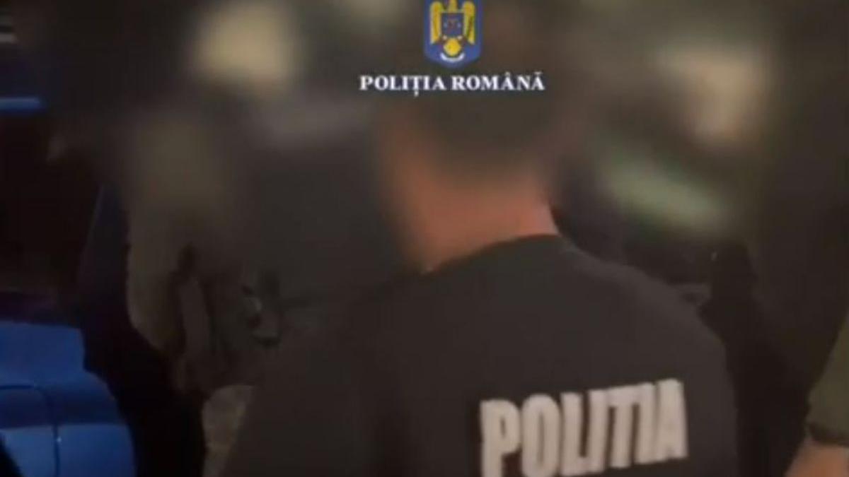 Bărbatul care a evadat dintr-o maşină care-l transporta la Penitenciarul Rahova a fost prins de polițiști. Unde se ascundea