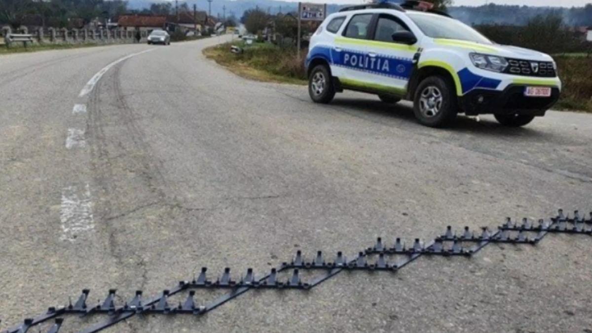 Maşină oprită cu un dispozitiv tip SPIKE, după ce şoferul a accelerat la un filtru al Poliţiei, în Suceava. Sancţiunile primite de vitezoman