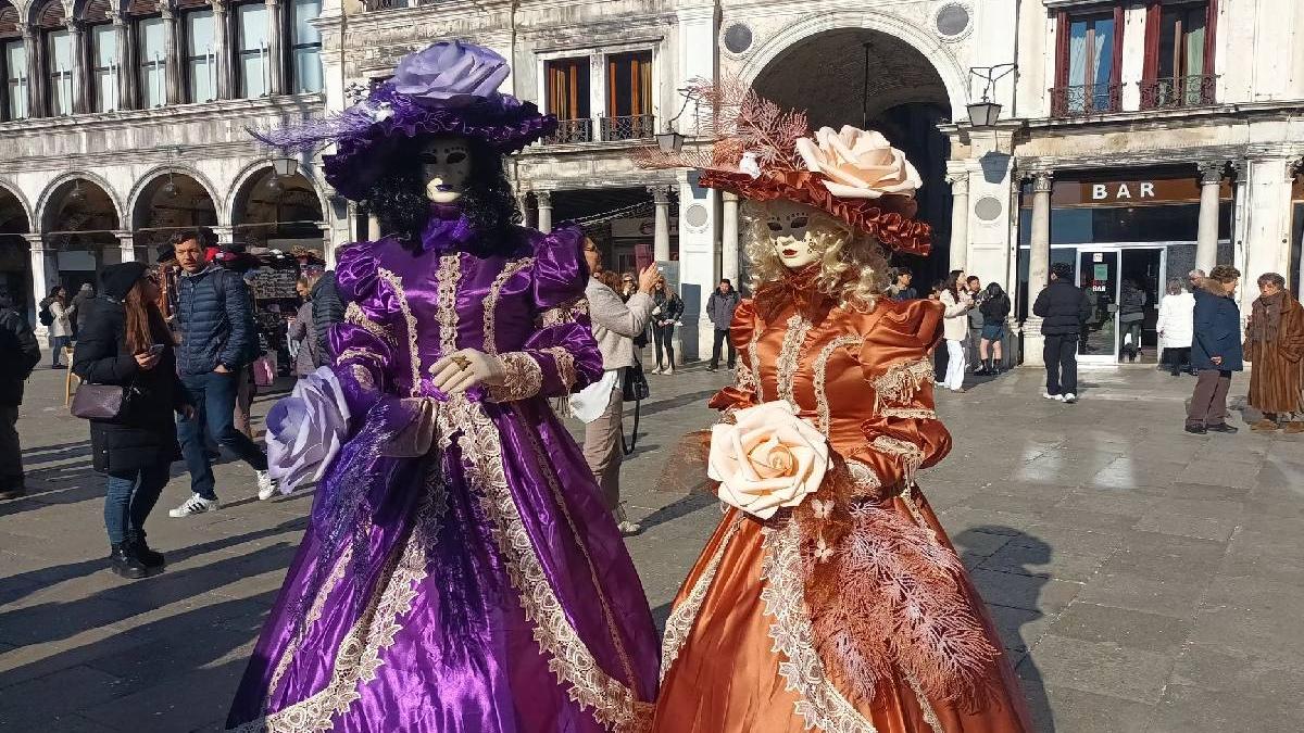 cum poti merge la carnavalul de la venetia cu buget redus