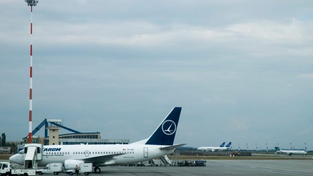 avion tarom aeroport otopeni