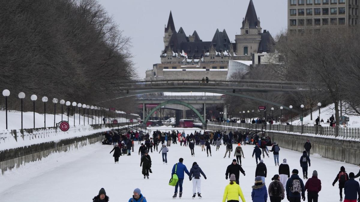 cel mai mare patinoar natural lume Rideau Canal Skateway