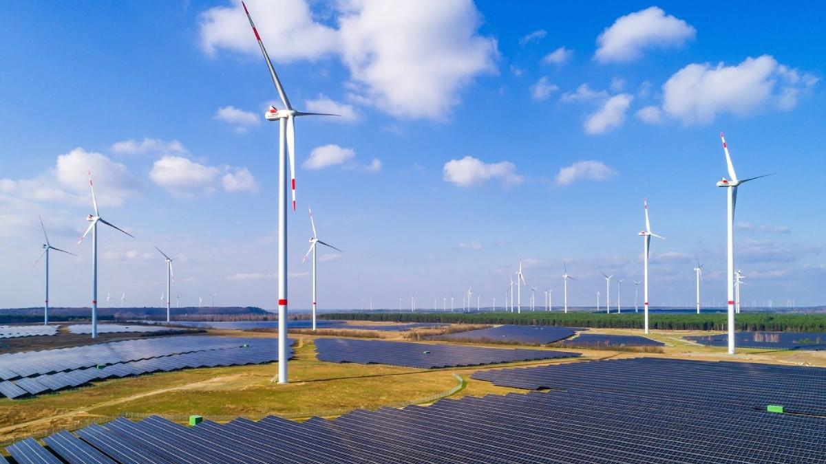 turbine eoliene panouri fotovoltaice