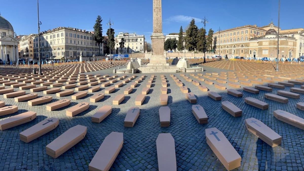 sicrie piata popolo roma italia