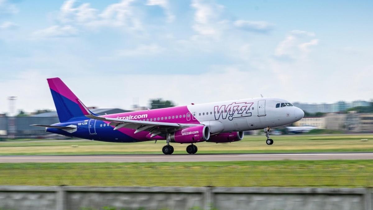 avion wizz air decolare