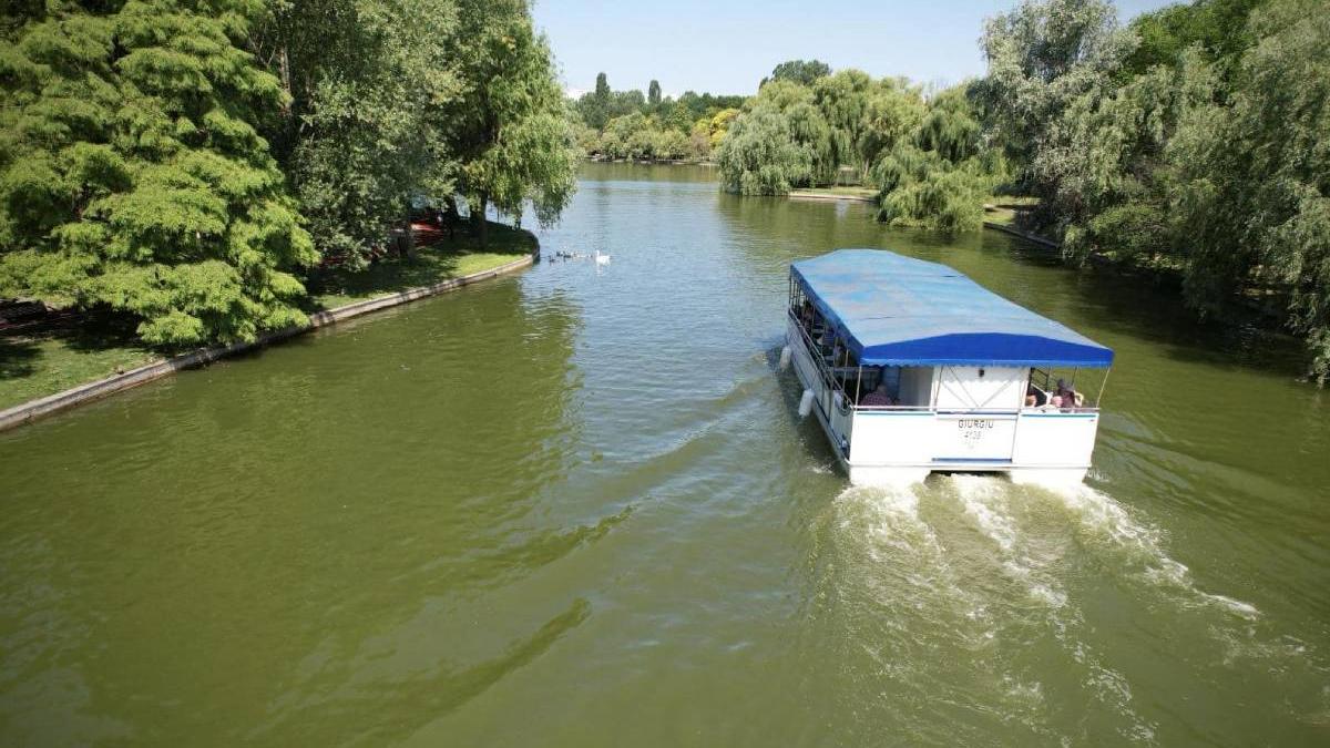 Plimbări gratuite cu vaporașul pe lacul IOR din București. Programul de funcționare în următoarele luni