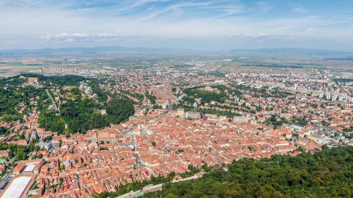 Orașul turistic din România care va avea o nouă telecabină. Priveliștea ...