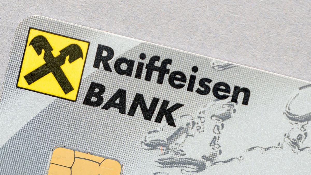 card Raiffeisen Bank profimedia images