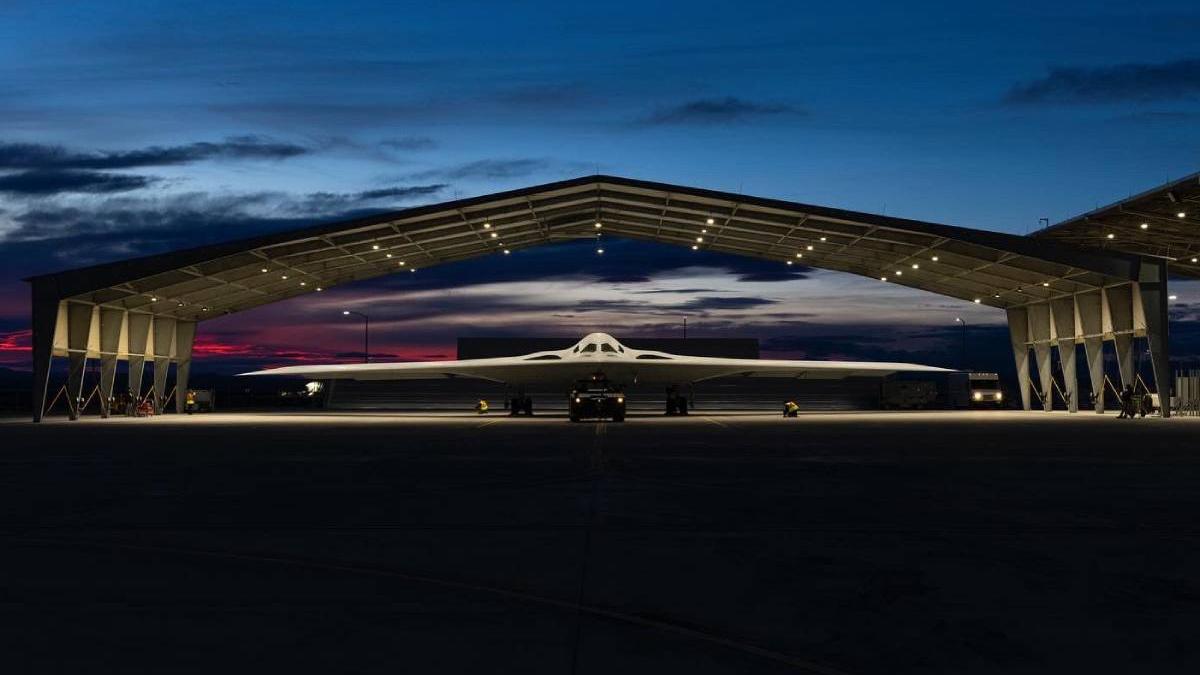 Imagini Cu B-21 Raider, Noul Bombardier Invizibil Al Americii