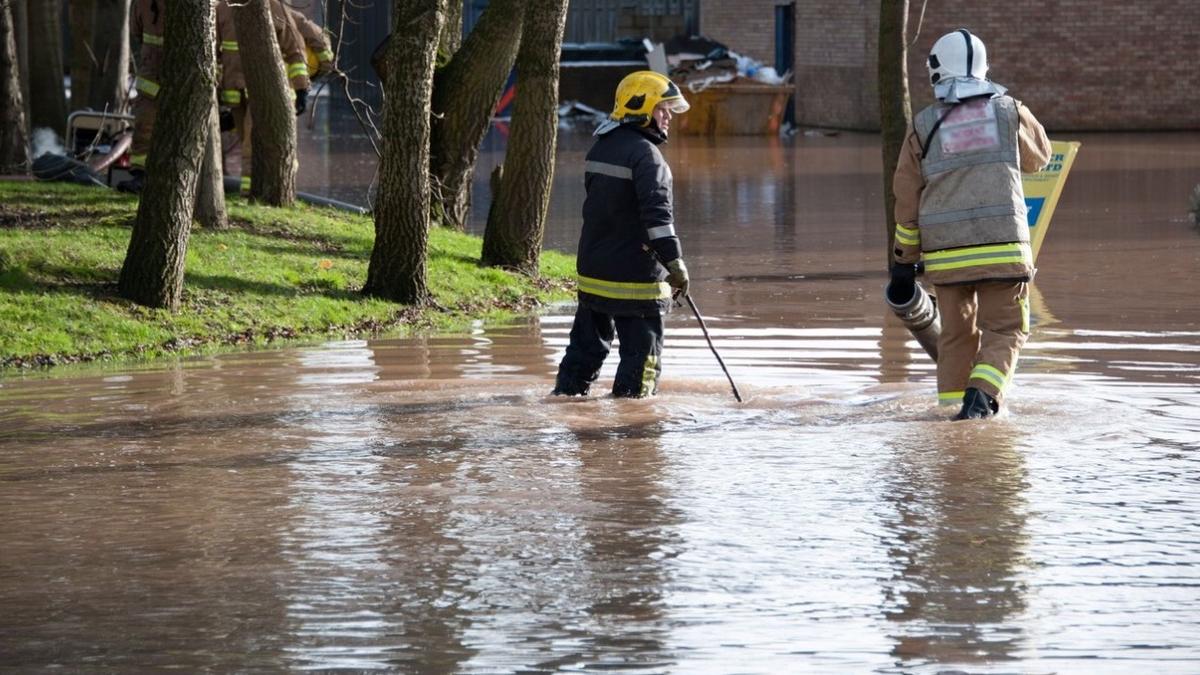 pompieri inundatii