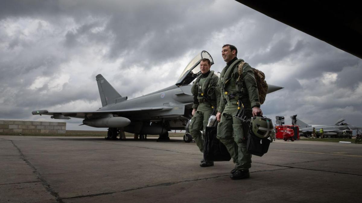 ?ase aeronave Eurofighter Typhoon au aterizat la baza Mihail Kog?lniceanu