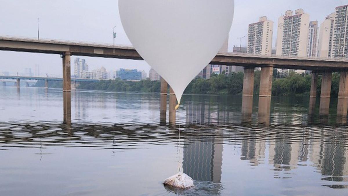 balon gunoi Coreea de Nord DPA Images