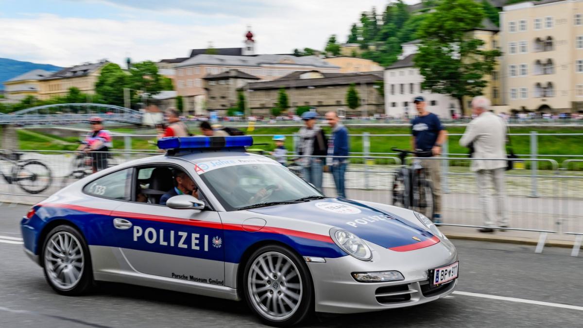 masinia de politie in austria
