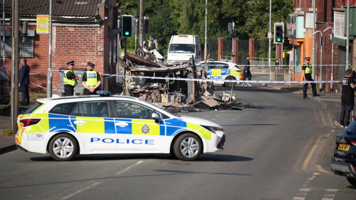 masini incendiate pe strazile din leeds