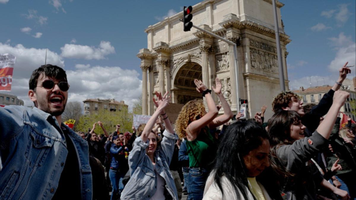 Reforma pensiilor din Franţa, care a scos milioane de oameni în stradă, ar putea fi anulată