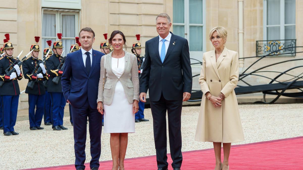 klaus iohannis si carmen iohannis alaturi de emmanuel si brigitte macron