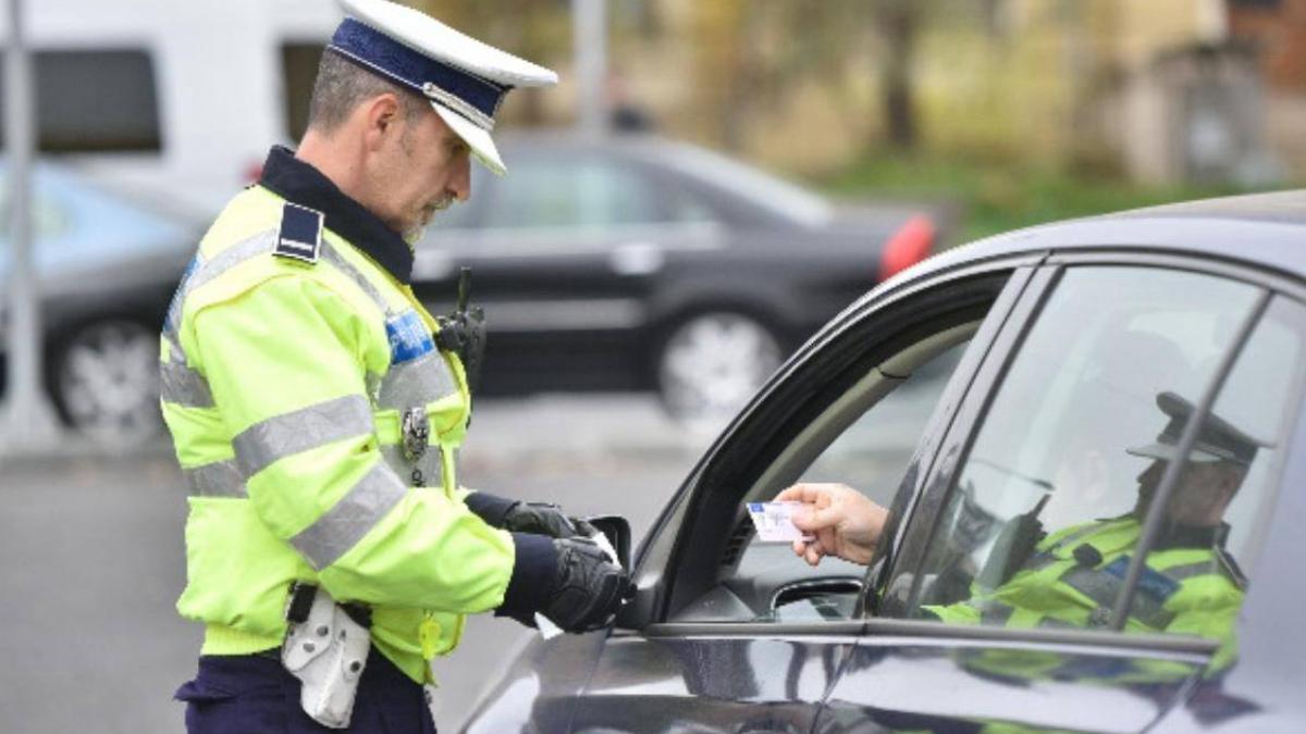 politist brigada rutiera sofer oprit trafic filtru