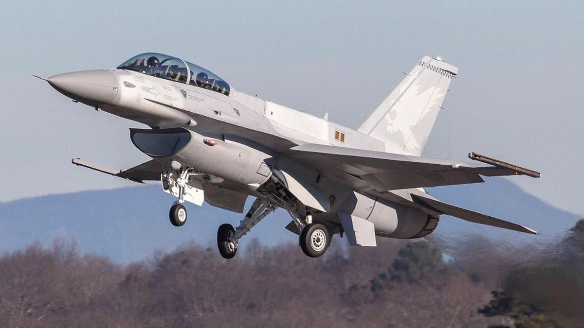 avioane f 16 profimedia