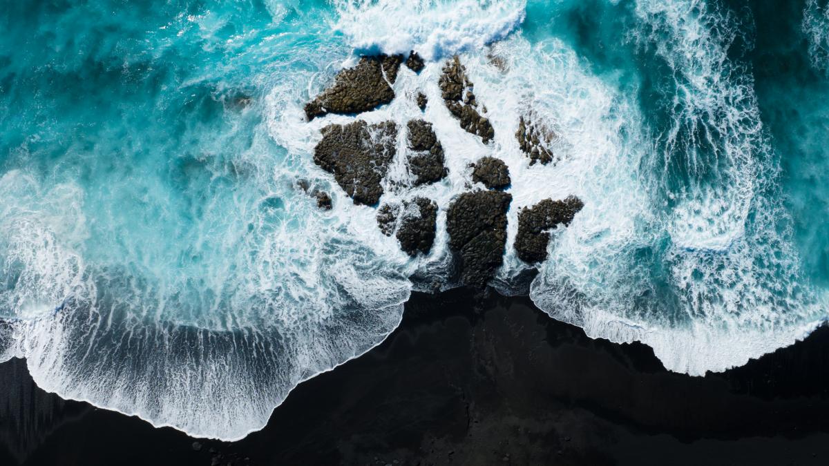 plaja lava vulcanica insula lanzarote spania