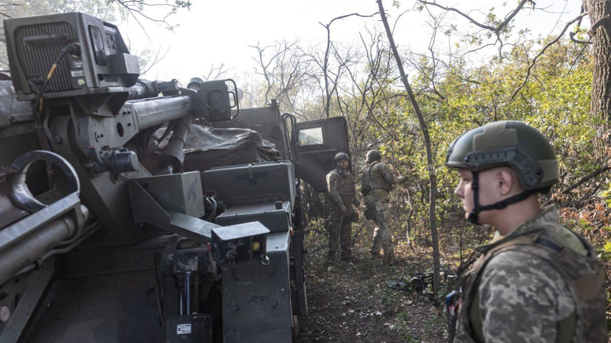 Rusia anunță că a avansat în Donețk, după ce Ucraina a bombardat portul Kerci din Crimeea