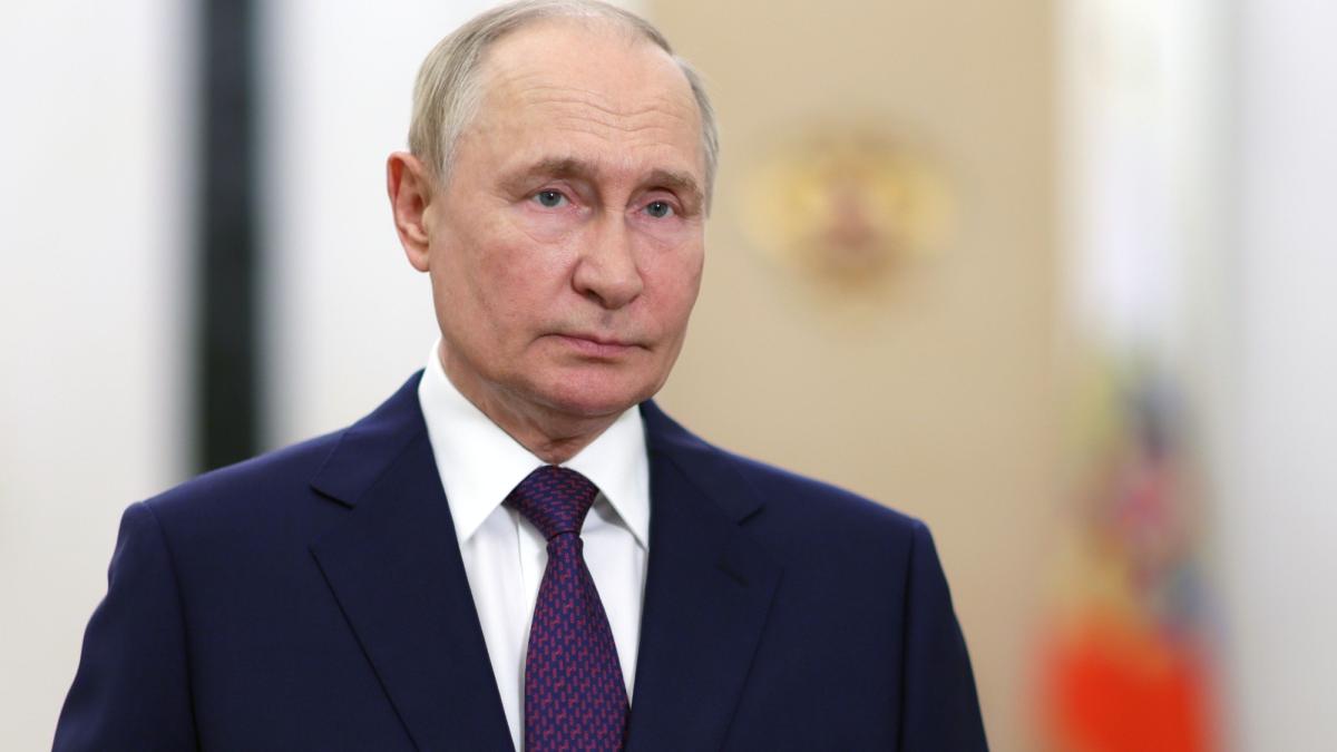 Vladimir Putin merge într-o vizită oficială în Azerbaidjan, unde va discuta „probleme regionale şi internaţionale”