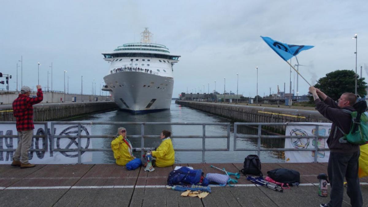 Activiștii ecologiști au împiedicat o navă de croazieră să acosteze în Amsterdam