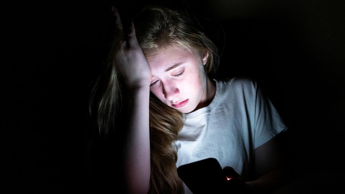 O fetiţă de 12 ani din Buzău a alertat politisţii din SUA cu un mesaj online de suicid. Ar fi fost victima cyberbullingului