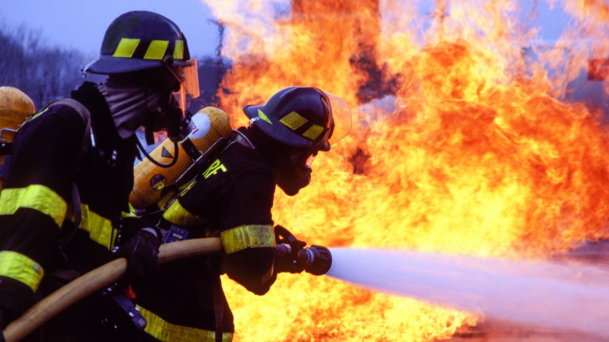 pompieri stingere incendii - getty