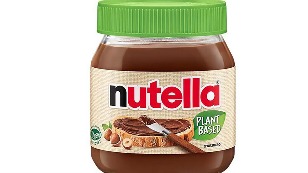 un borcan cu nutella vegana pe care scrie pe baza de plante