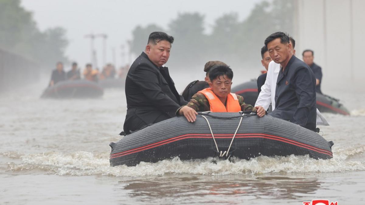 Kim Jong-un a inspectat zonele afectate de inundatii