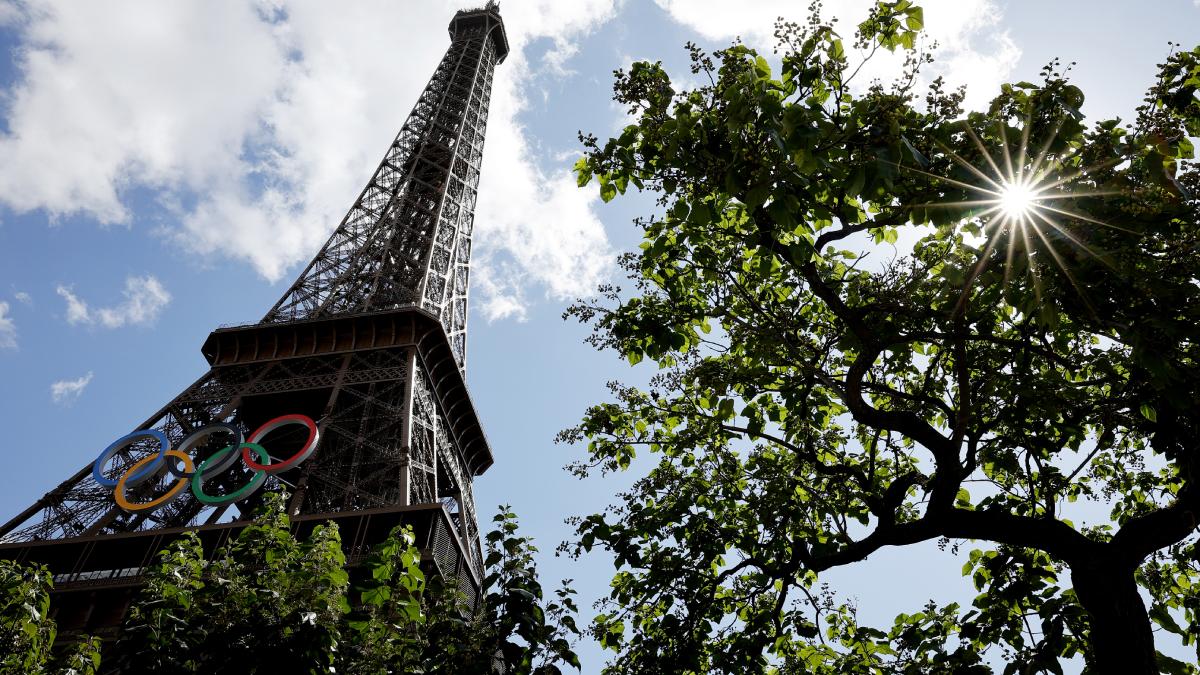 Cercurile olimpice de pe Turnul Eiffel provoacă scandal în Paris. Descendentul lui Gustave Eiffel se revoltă: Nu e panou publicitar