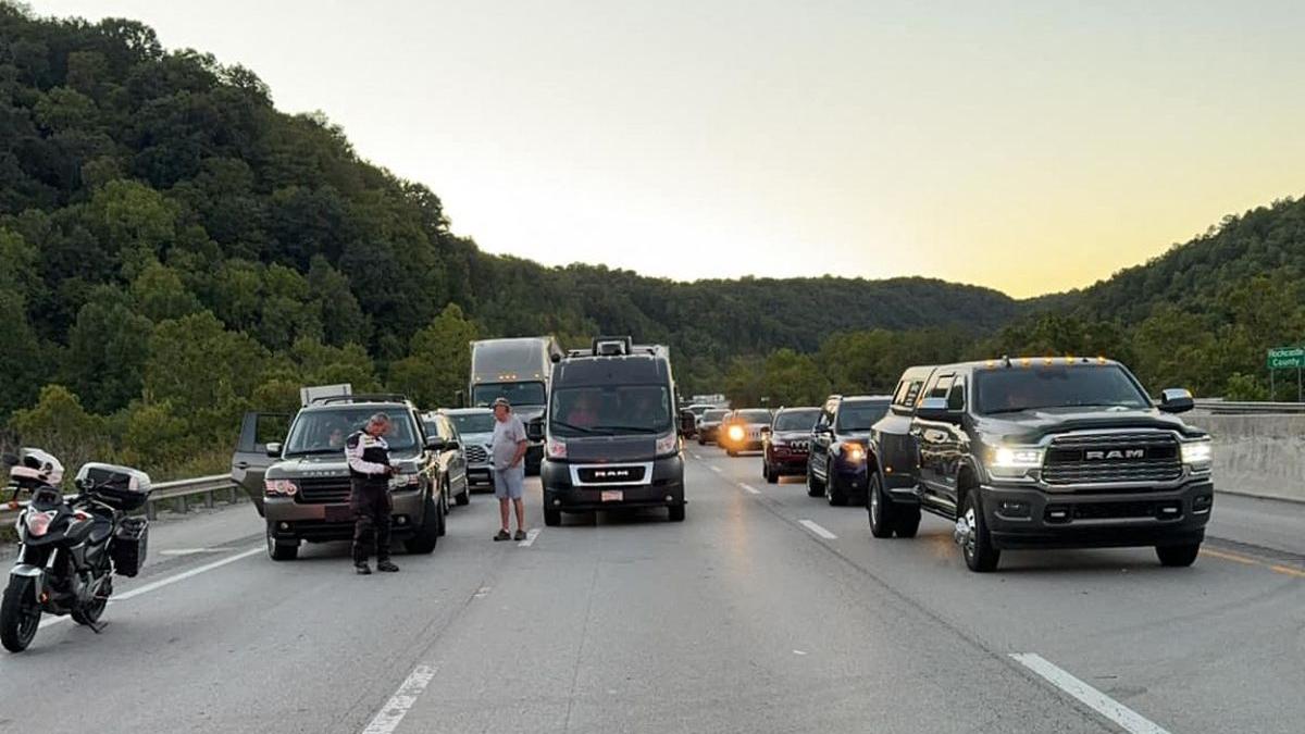 Atac armat, lângă o autostradă din Kentucky, SUA. Şapte persoane au fost rănite. Atacatorul este „înarmat şi periculos”