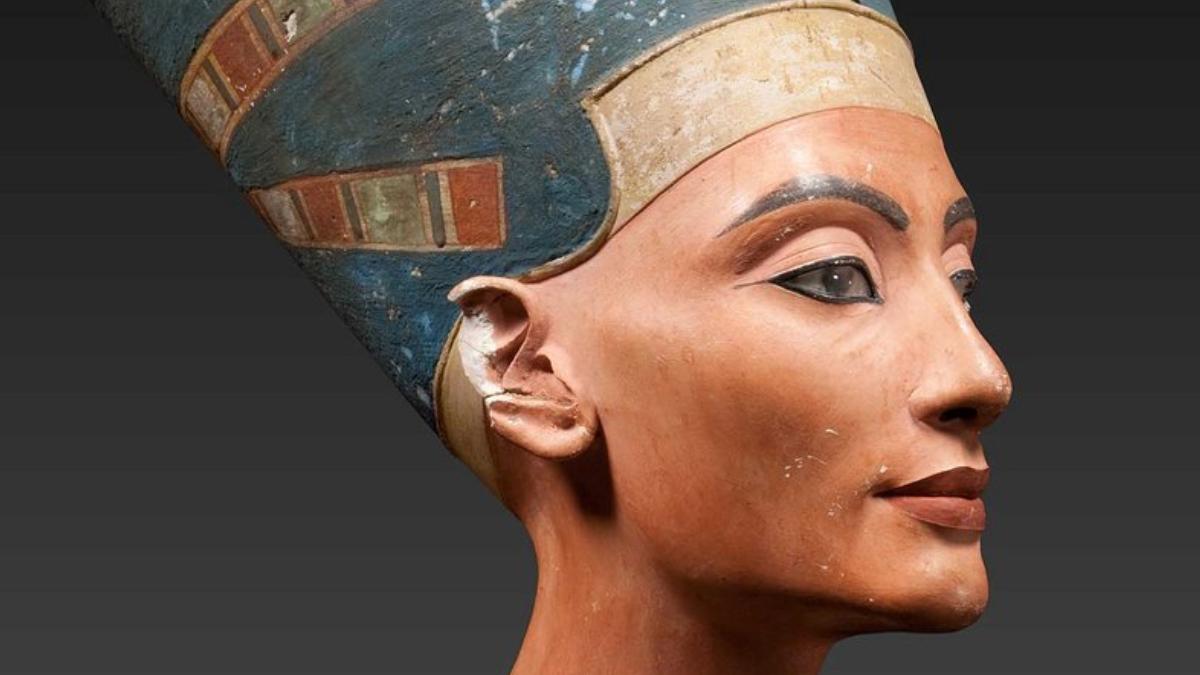 bust regina nefertiti