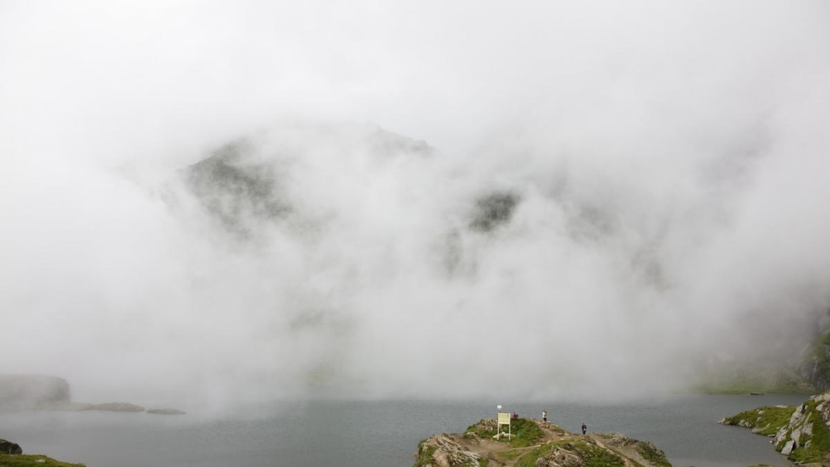 Munte inconjurat de nori la Balea Lac