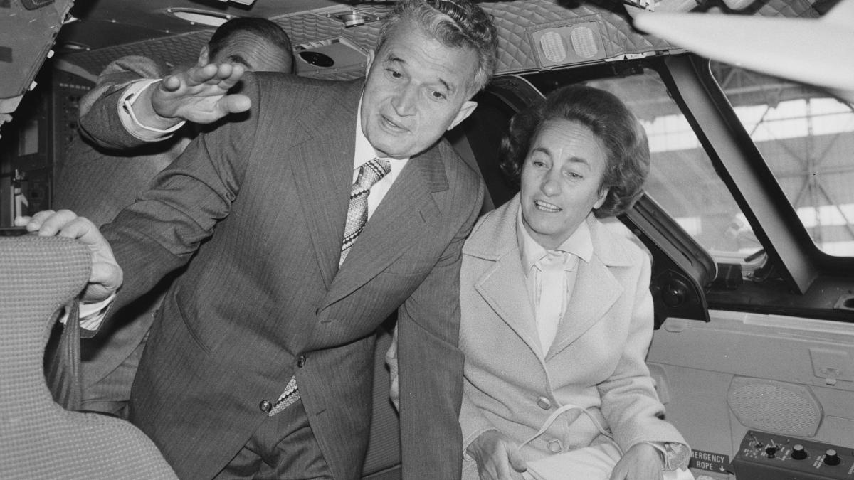 sotii ceausescu in avion