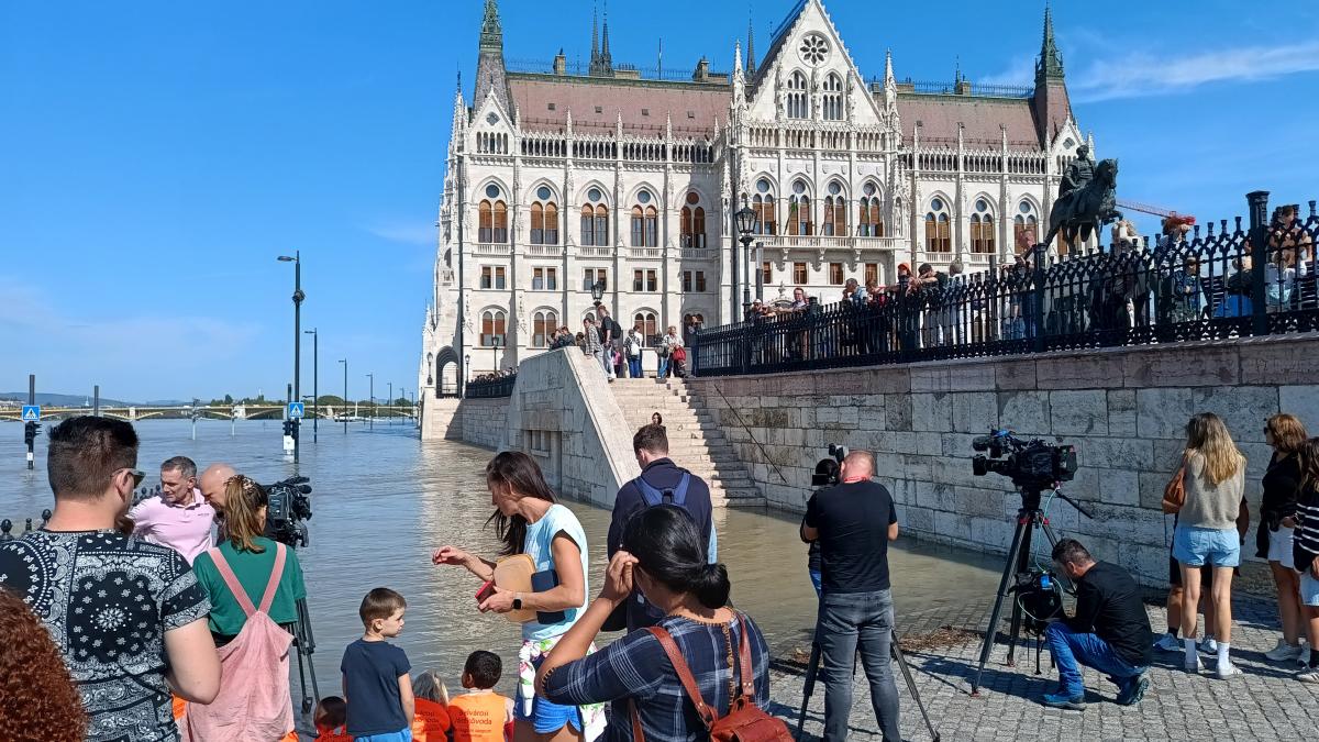 inundatii in budapesta