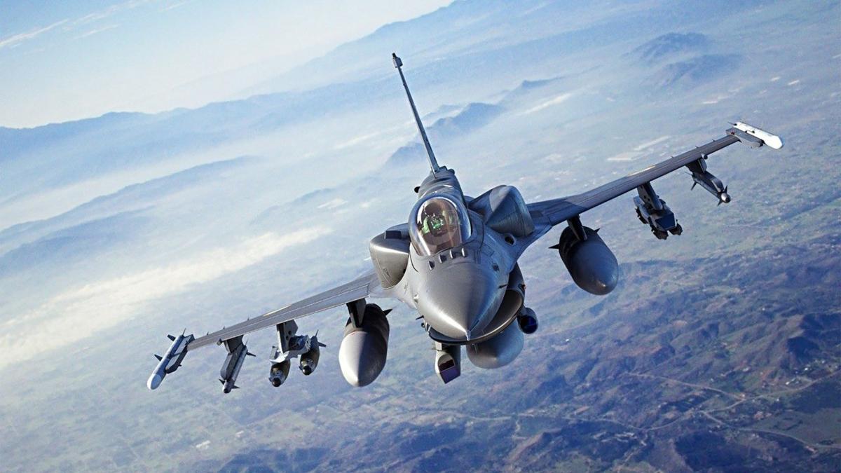 avion F-16