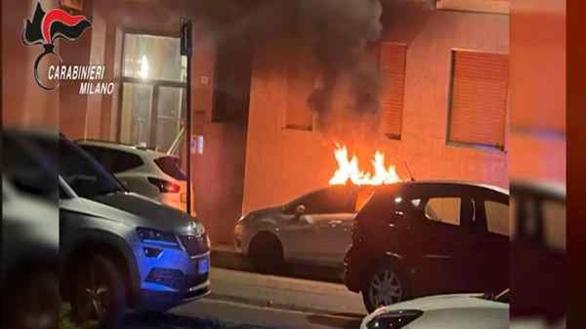 Român acuzat în Italia că a incendiat 33 de maşini şi motociclete