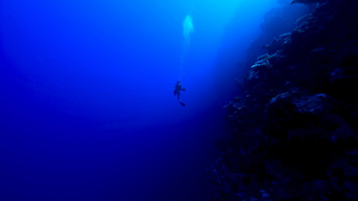 scafandru in ocean