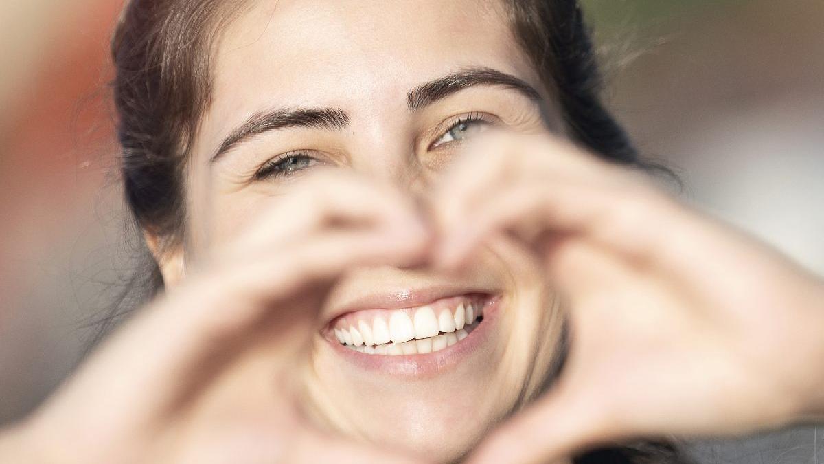 Medicul stomatolog Denisa Tutunaru a explicat, ?n cadrul rubricii Sfat de s?n?tate, despre importan?a prevenirii cariilor dentare la copii ?i adolescen?i, dar ?i despre cel mai banal lucru din cas? care ne men?ine din?ii s?n?to?i.