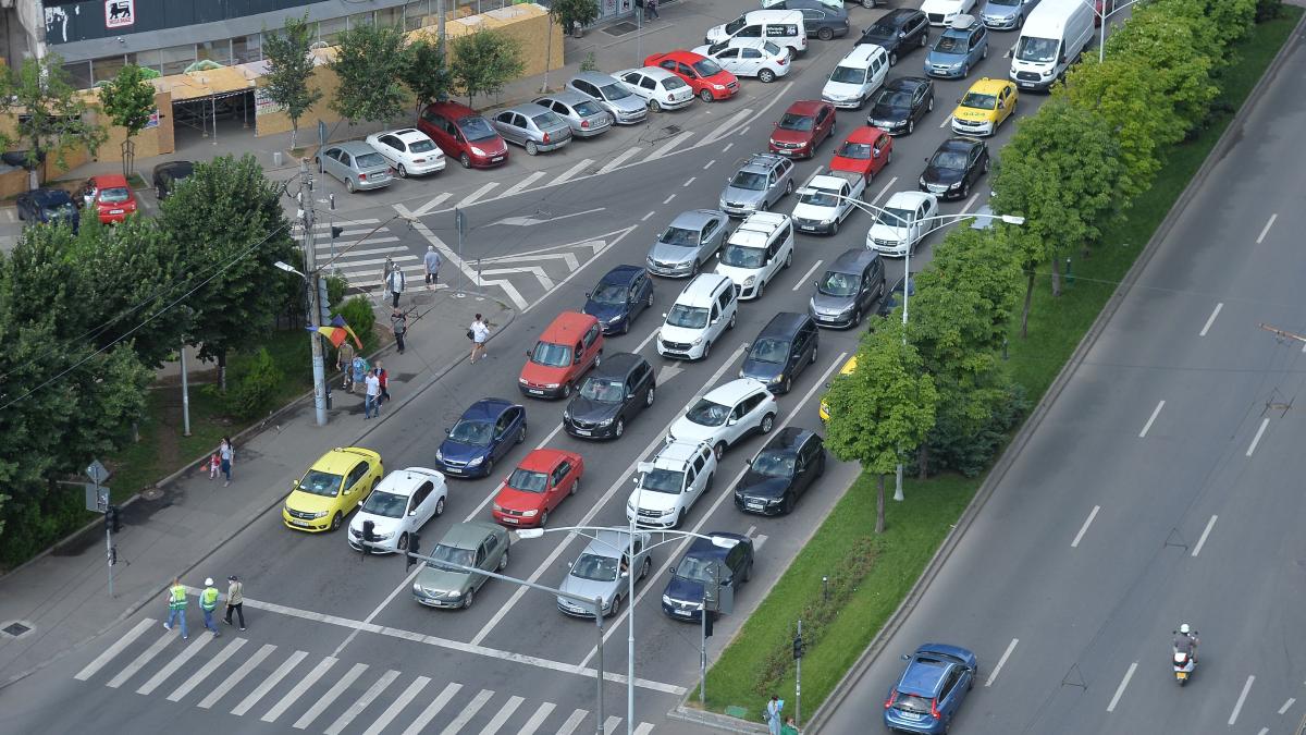 ciculatie rutiera trafic intersectie bucuresti capitala