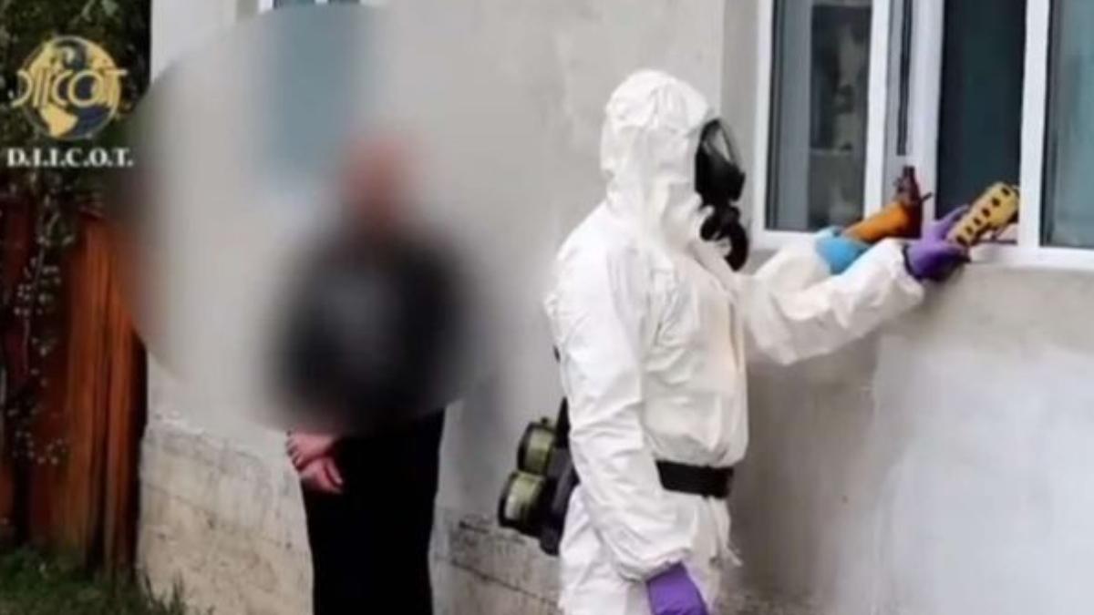 Breaking Bad de România. Laborator clandestin de metamfetamină, păzit de doi ucraineni. Drogul era făcut de doi cehi şi o slovacă