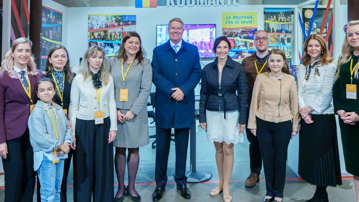 Klaus şi Carmen Iohannis au vizitat, la Paris, pavilionul României din cadrul Village de la Francophonie