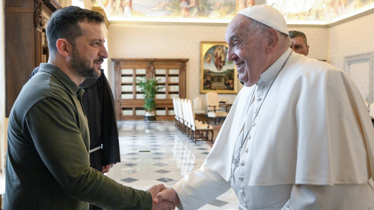 Volodymyr Zelensky si Papa Francisc