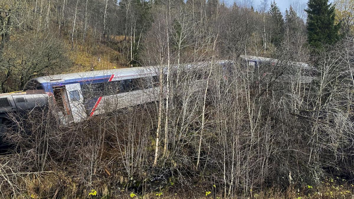 tren deraiat in norvegia