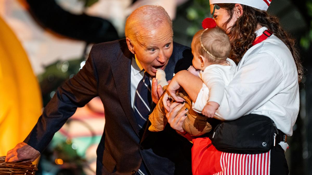 joe biden musca copil halloween