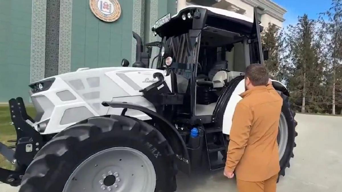 Ramzan Kadirov si tractorul Lamborghini 2