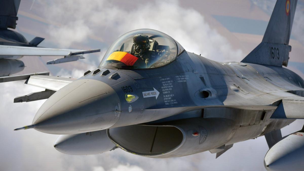 avion f-16 romania