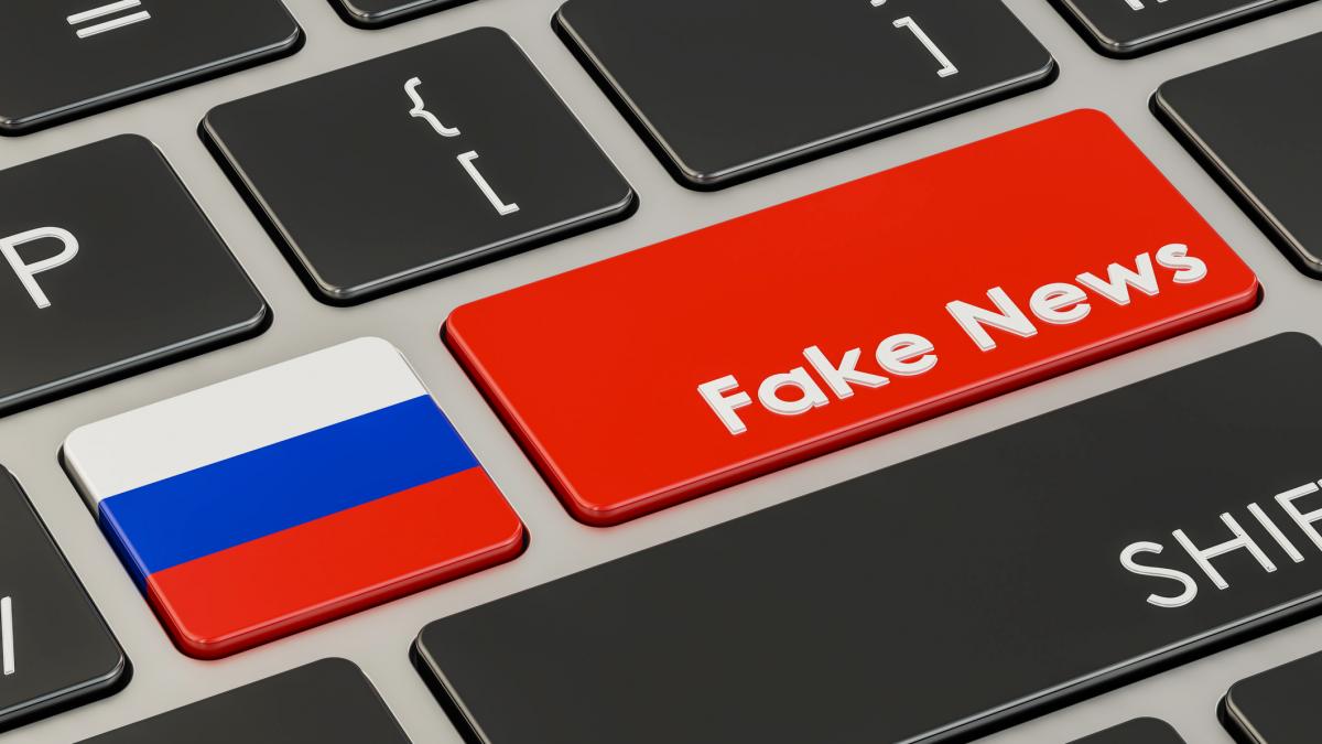 tastatura fake news rusia