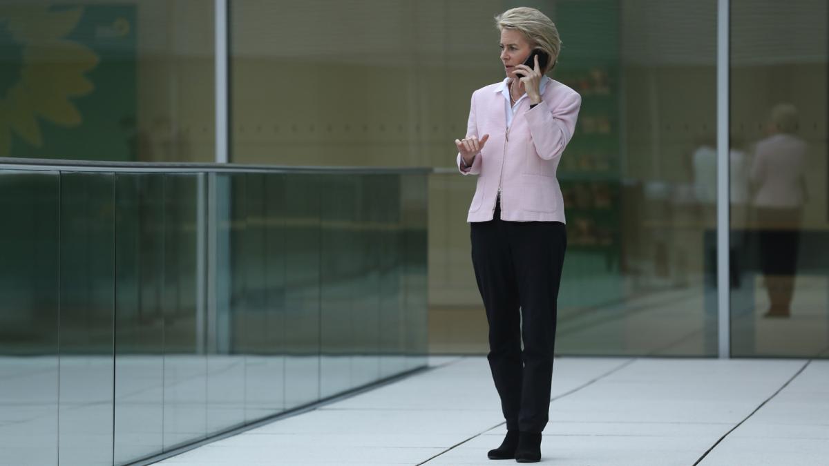 ursula von der leyen vorbeste la telefon